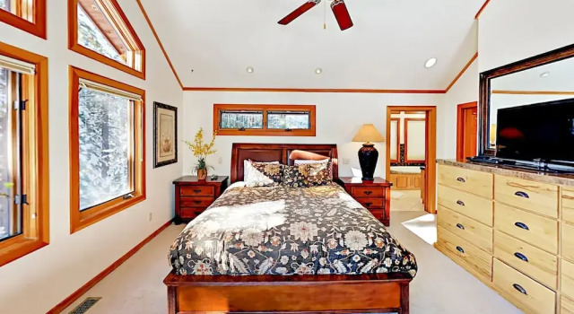 Cabin-esque Tahoe 4 Bedroom Home