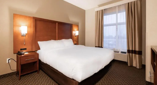 Люкс Comfort Suites Troy-I75