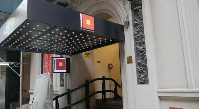NYCASA 46 Hotel, Забронировать Отель Отели Нью-Йорка с парковкой, рядом с Театр «Лант-Фонтэнн», Парковка