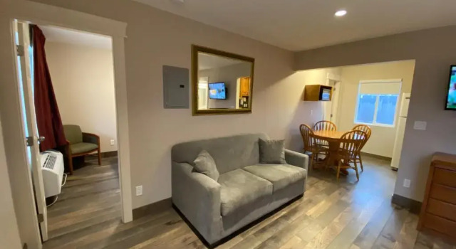 Люкс c 1 комнатой Sahara Courtyard Inn & Suites Osoyoos