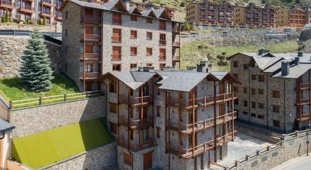 Esquirol Apartments