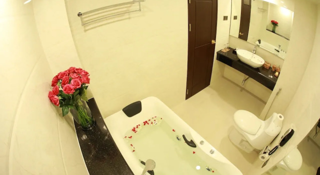 Полулюкс Rose Palace Hotel Yangon