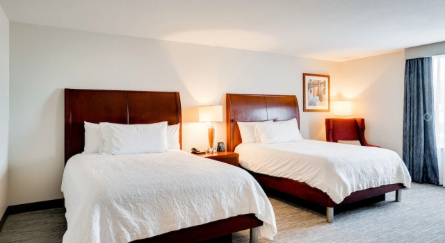 Четырёхместный номер Hilton Garden Inn Milwaukee Airport