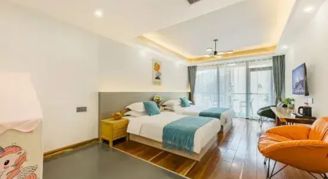 Семейный тент с видом на озеро Anji Yunyin Lake Resort Villa