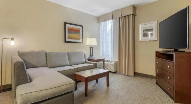 Трёхместный люкс Best Western Fairmont