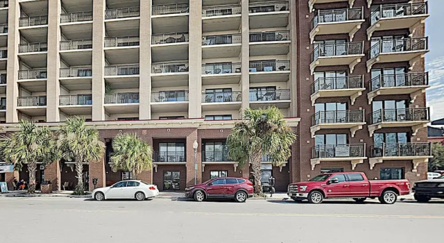 New Listing! Walkable Historic District 1 Bedroom Condo