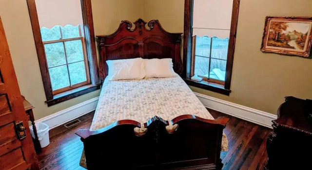 Arcadia Academy, Book Bed and Breakfast Hoteller i Ironton med parkering, Parkering