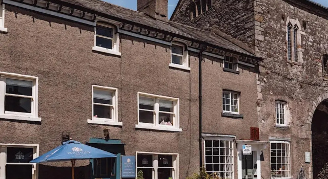 Coffee & Stays at Cartmel Square, Забронировать Отель «постель и завтрак» Отели Англии 3 звезды, 3*