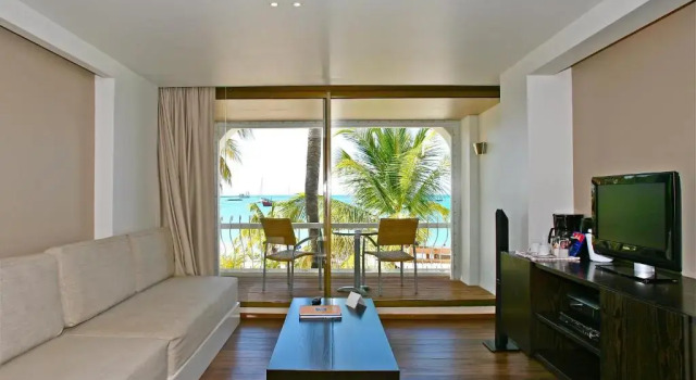 Полулюкс Holland House Beach Hotel