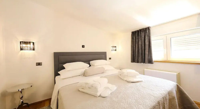 Fabulous Villa With Private Pool, Fenced Garden, Roofed Terrace, Great Location