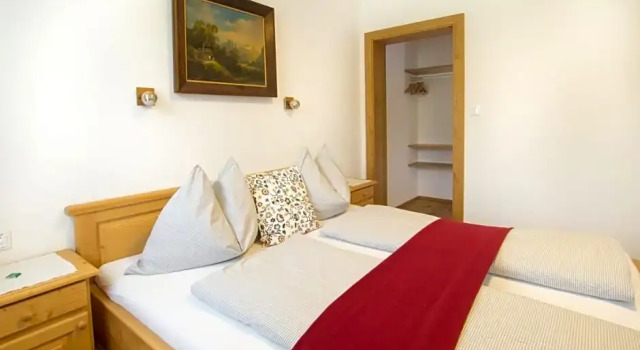 Ferienhof HINTERSTRASSER, Book Hotel Mondsee 