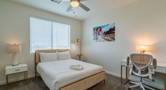 Sleek Stay 4mins to State Farm Stadium, Забронировать Фермерский дом Фермерские дома Финикс, Фермерский дом