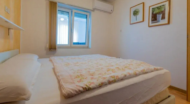 Apartment Mirjana, Забронировать Апартаменты/квартира Отели Приморско-Горанской жупания с парковкой, Парковка