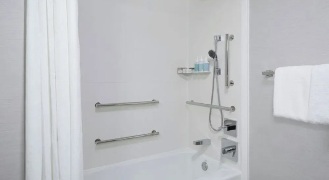 Люкс c 1 комнатой с балконом Courtyard St. Louis Creve Coeur