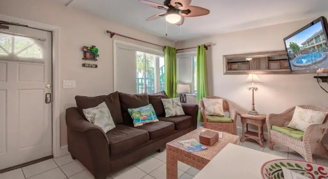 Five Palms Suite 109 - Daily - Weekly - Monthly, Забронировать Отель Отели Клируотер-Бич с парковкой, Парковка