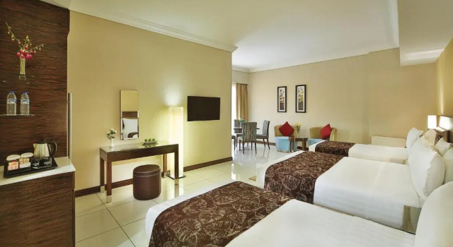 Трёхместный номер Deluxe Gateway Hotel