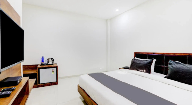 Люкс Standard Collection O 79334 Hotel Maa Gayatri
