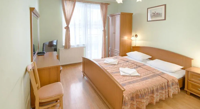 Hotel Derby, Забронировать Отель Отели Карловых Варов с завтраком, рядом с Train Station Karlovy Vary, Завтраки