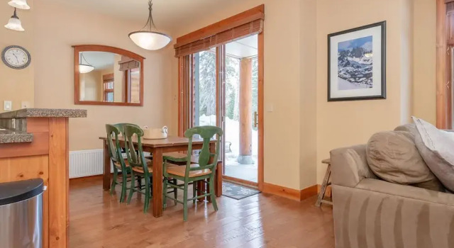Cabins at Mammoth Lakes, Rezerwuj Hotel Hotele w Mammoth z basenem, Basen