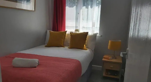 The Maltings - Huku Kwetu Dunstable - Spacious Business Travellers- 2 Bedroom 2nd floor Serviced Apartment -Private Parking- Free Wifi