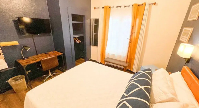 ITH San Diego Mission Beach Backpacker Hostel, Забронировать Хостел Отели Сан-Диего с парковкой, рядом с Bahia Point Beach, Парковка