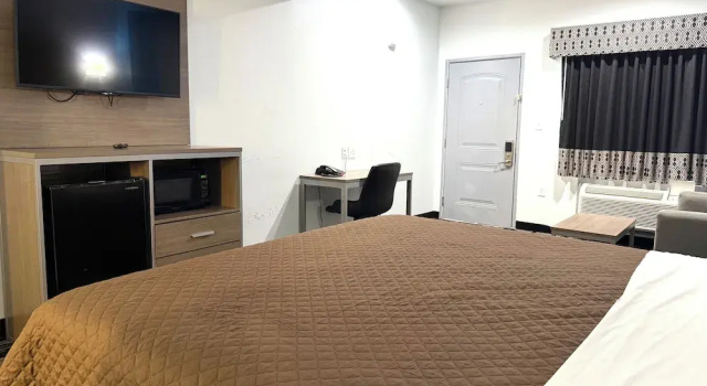 Двухместный номер Standard с балконом Hotel Royale IAH Airport North Houston I-45