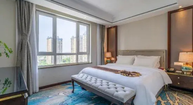 Люкс Deluxe LongFor Holiday Hotel Yantai