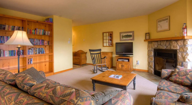 Pinoteau, Rezervovat Hotel Vesnice a turistické středisko Mont-Tremblant Mont Tremblant Region
