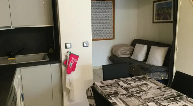 House With one Bedroom in Saint-martin-de-brômes, With Shared Pool and Enclosed Garden, Rezervovat Hotel Hotely v Valensole Plateau s bazénem, Bazén