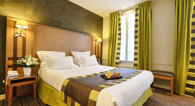 Двухместный номер Comfort Hôtel Mondial