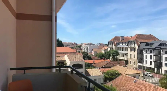 Studio Arcachon proche plage en hyper centre, Забронировать Отель Отели Бассен-д'Аркашон с парковкой, Парковка