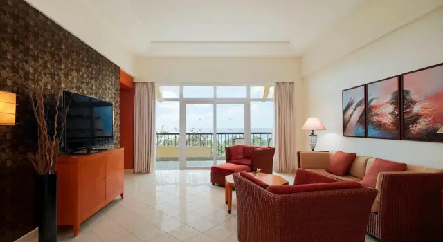 Двухместный люкс с балконом и с видом на море Курорт Sheraton Sanya