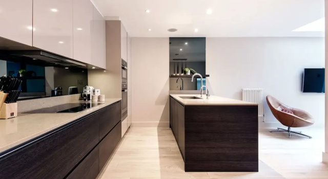 Homely And Chic 2 Bed Apartment, Varaa Huoneisto Asunnot kohteessa Merseyside, Huoneisto