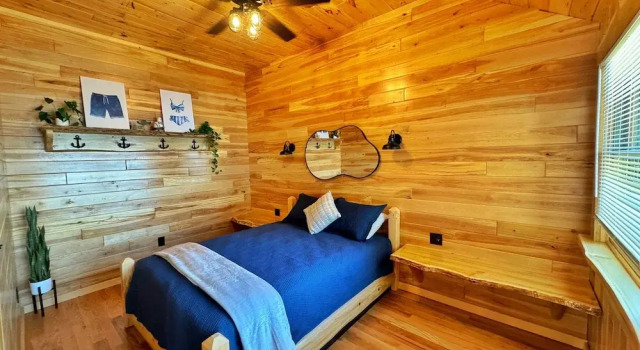 Haven Duplex at Lake Paradise Cottages, Varaa Lomakoti Carp Lake Michigan