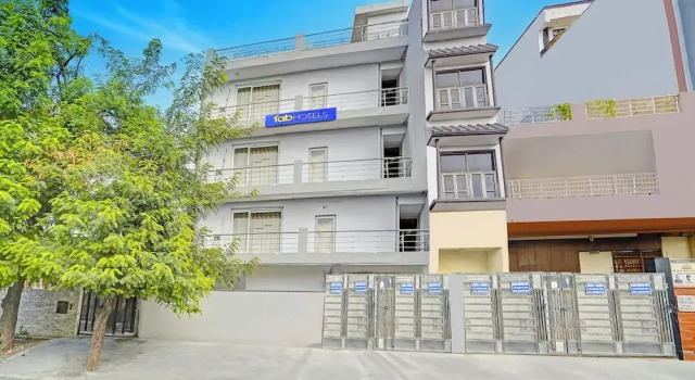 Fabhotel Dream House