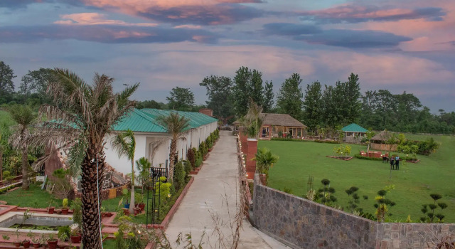 Palms Grove Resort & Spa Corbett