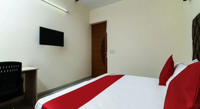 OYO 16634 The Oro Homes, Забронировать Отель Нойда штат Уттар-Прадеш