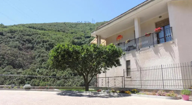 Gli Agrumi, Buchen Sie Hotel Giustenice Palmenriviera