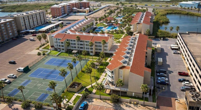 Апартаменты Fresh &bright 1br Condo Poolview & Steps To Beach 1 Bedroom Condo