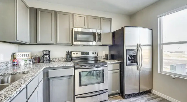 Spacious Utah Home: 34 Mi to Salt Lake City, Book Feriehus Hoteller i Tooele med parkering, Parkering