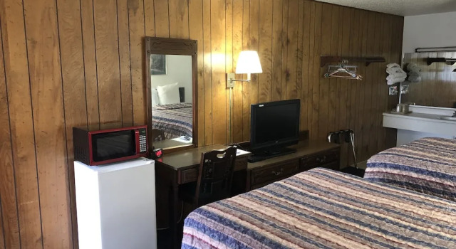 Четырёхместный номер Standard Budget Host Inn
