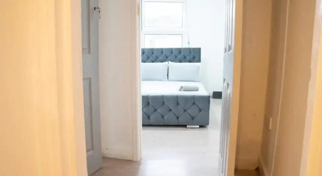 Inviting 3-bed Apartment in London, Забронировать Апартаменты/квартира Лондон Большой Лондон, рядом с Баундс Грин