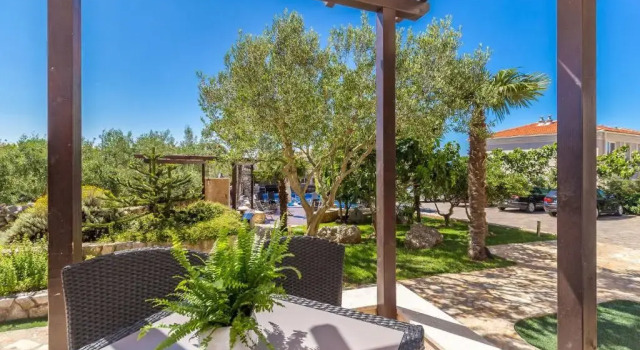 Апартаменты с 2 комнатами с видом на сад Villa Haya with heated pool