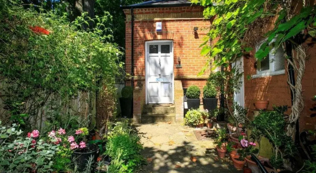 Unique 2 Bedroom Converted Artist's Studio