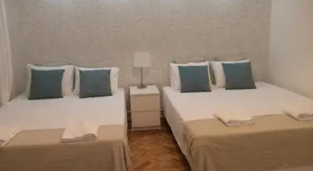 4U Lisbon V Guesthouse, Забронировать Отель Алваладе Лиссабон, рядом с Jardim Botânico Tropical