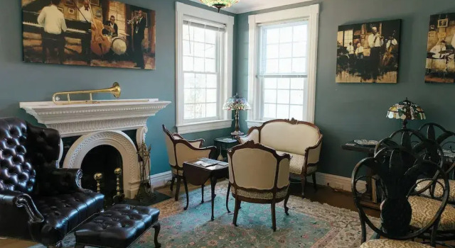 The Carriage House Inn Bed and Breakfast, Забронировать Отель «постель и завтрак» Саутпорт Северная Каролина, рядом с The Clubs at St. James
