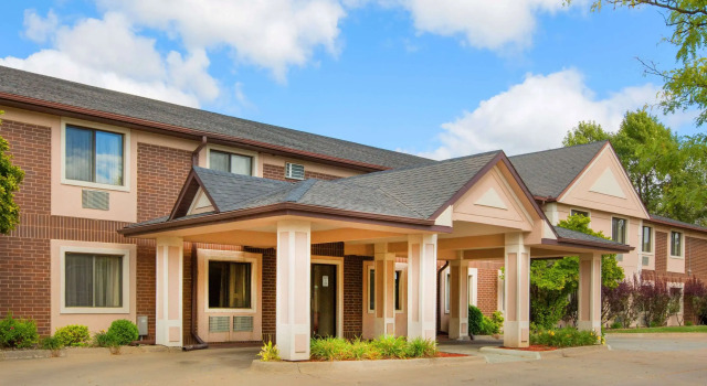 Super 8 by Wyndham Clive IA, Boek Hotel Clive Iowa