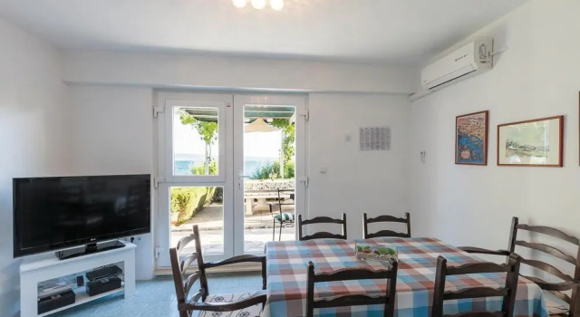 Holiday Home Grljevacka Vi, Забронировать Отель Отели Подстраны 3 звезды, рядом с Частный Пляж «Вилла Палмс Апартментс Никса Рузич», 3*