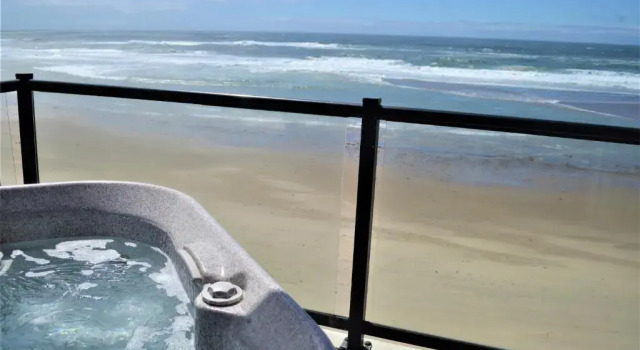 Двухместный люкс oceanfront Beachfront Manor Hotel