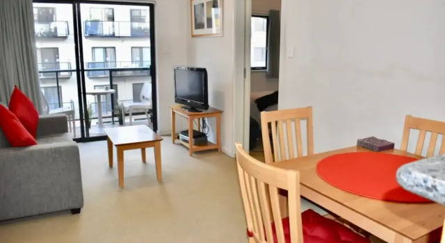 Convenient City Apartment with Pool Gym and Tennis Court, Забронировать Апартаменты/квартира Отели Перта с парковкой, рядом с Военный мемориал Kings Park, Парковка